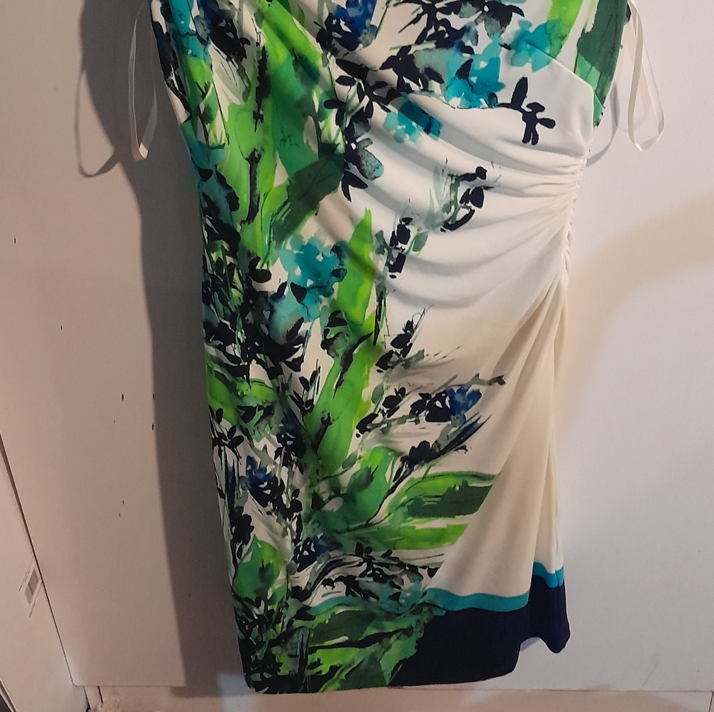 Dress - Picture 2 of 4